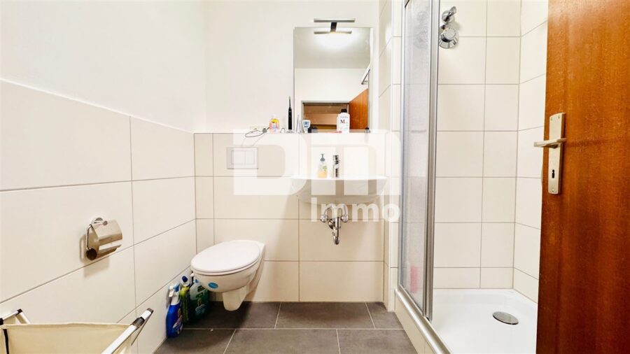 Kompakte Zweizimmerwohnung mit Balkon, Keller ruhig gelegen im Göttinger Zentrum - Badezimmer / Dusche / Waschmaschine